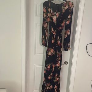 Vici Medium black floral long sleeve maxi dress with two slits
